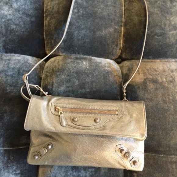 BALENCIAGA Classic Envelope Strap Bag in Gris Fossile - Picture 2 of 6